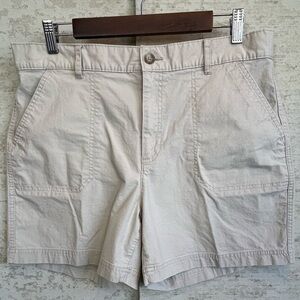 Eddie Bauer Women's Beige Casual Shorts Sz 10 Big Pockets Back Snap Hiking Walk
